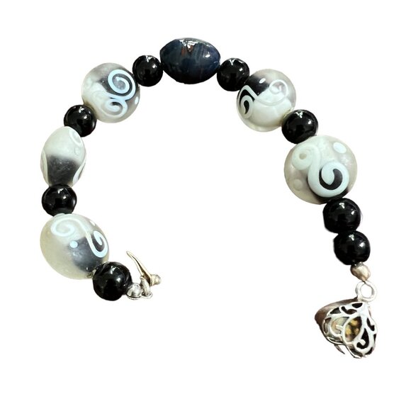 Beaded Bracelet Black and White Decorative Beads Silver Tone Box Clasp - Picture 4 of 8
